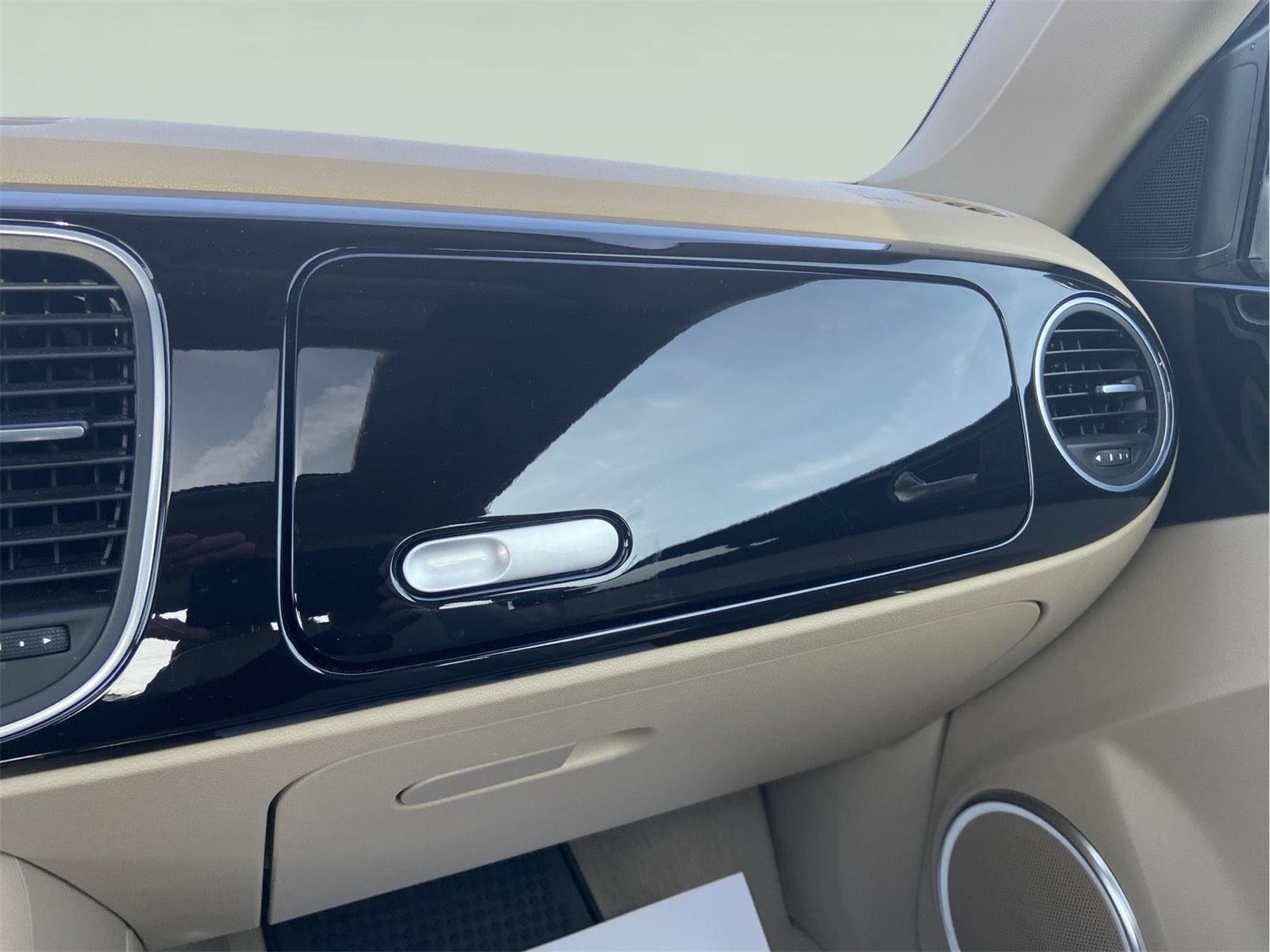 Used 2013 Volkswagen Beetle 2.5 image 33