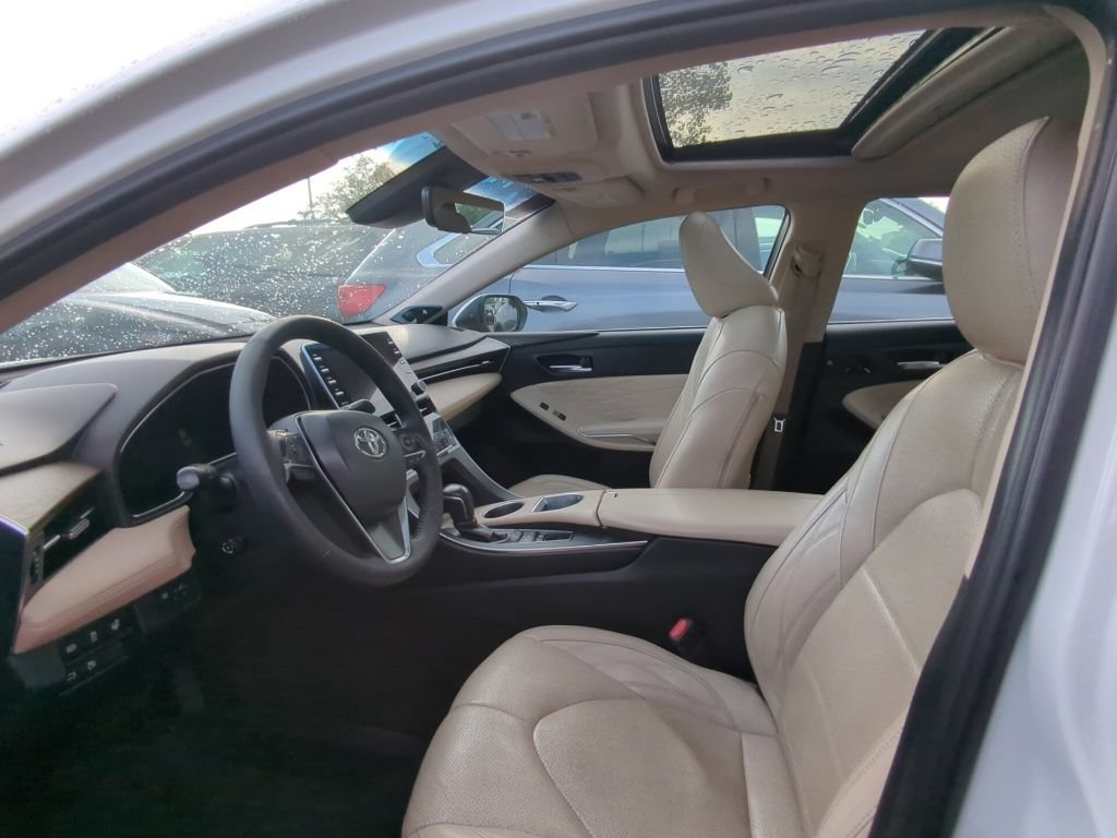Used 2019 Toyota Avalon Limited FWD image 6