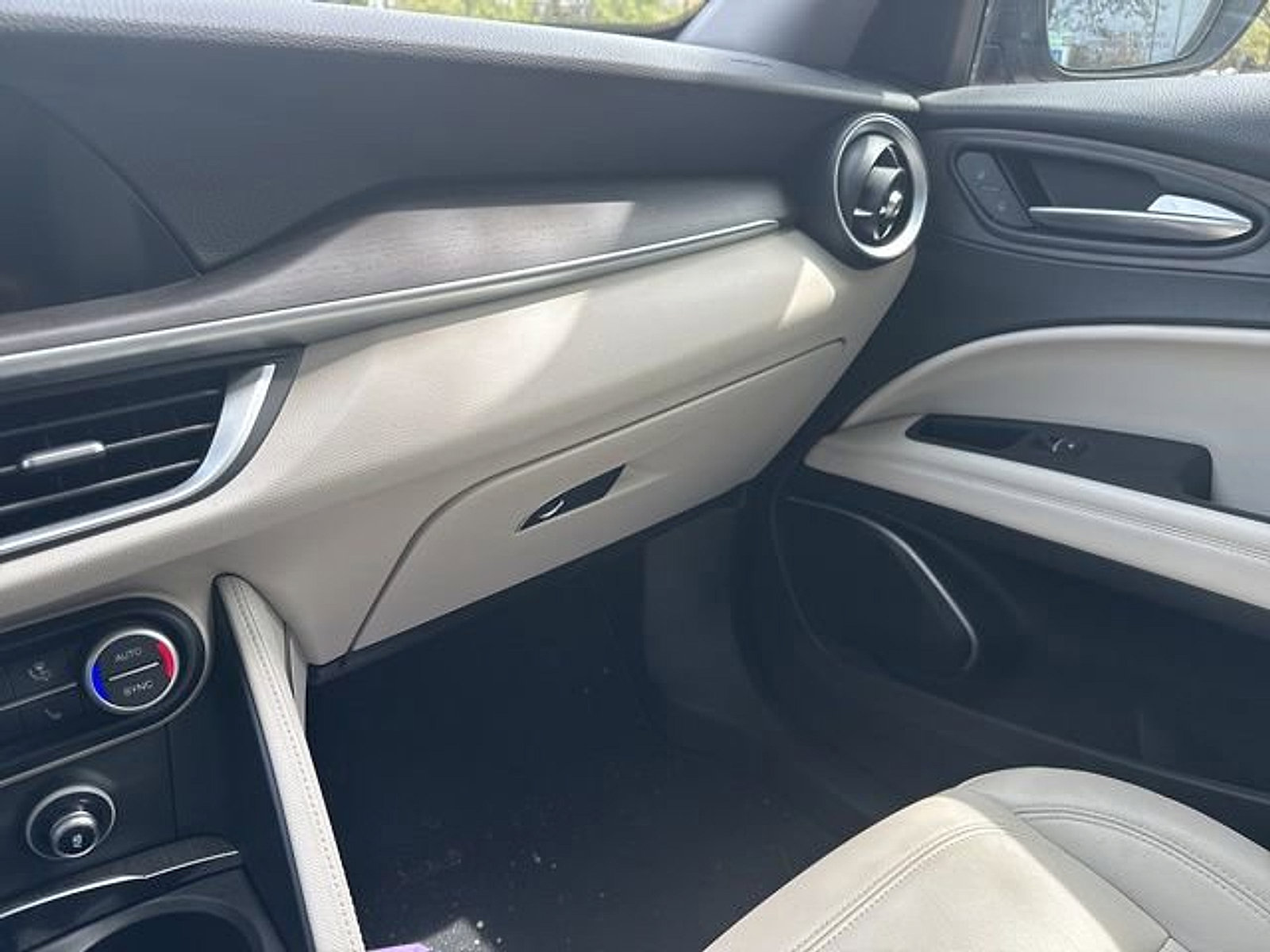 Used 2021 Alfa Romeo Stelvio Ti w/ Nero Edizione image 17