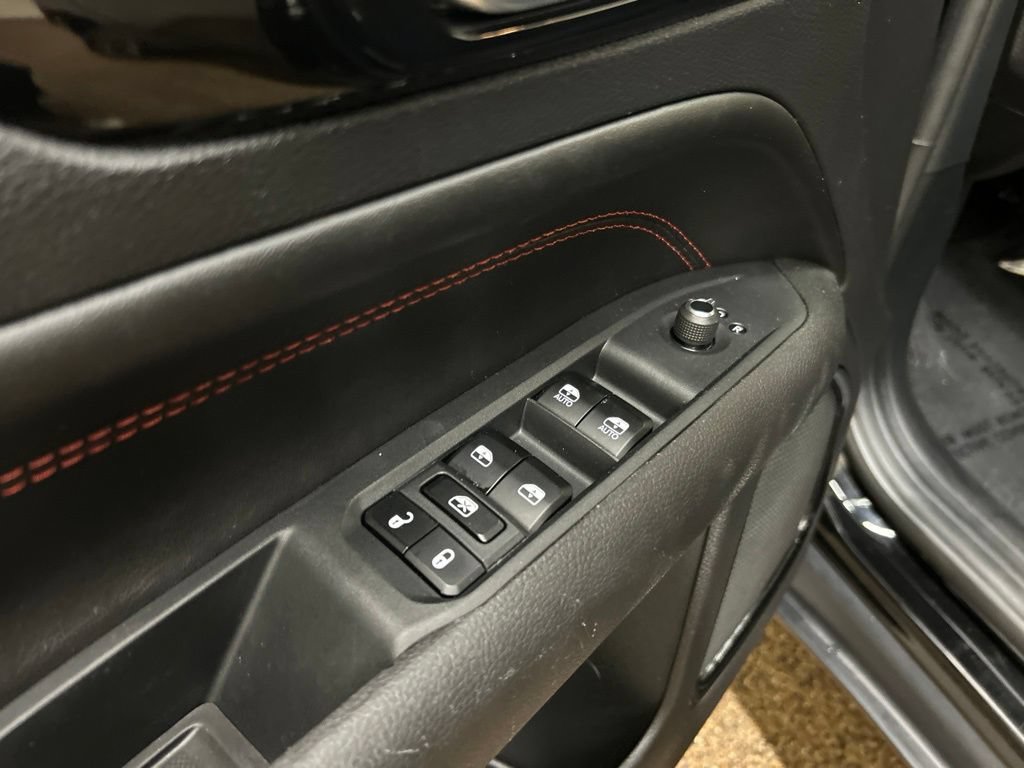 Used 2025 Jeep Compass Trailhawk AWD/4WD image 26