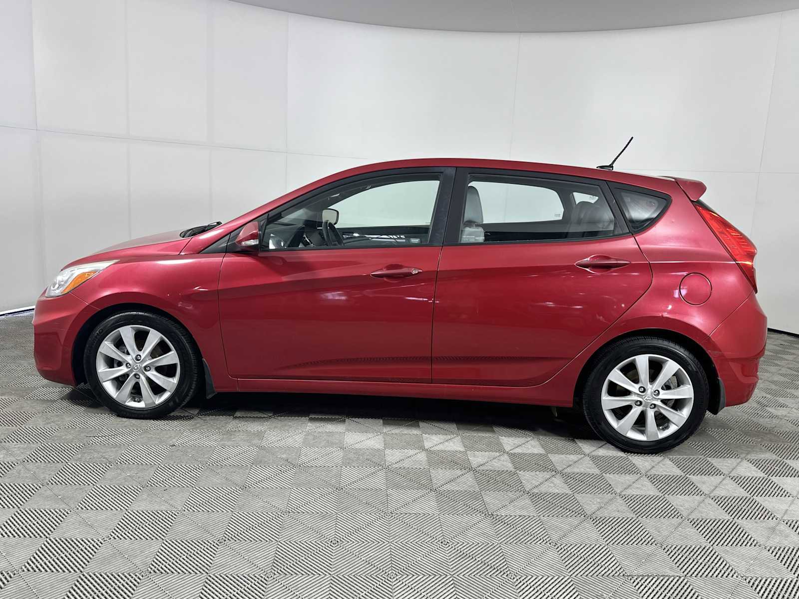 Used 2014 Hyundai Accent SE FWD image 10