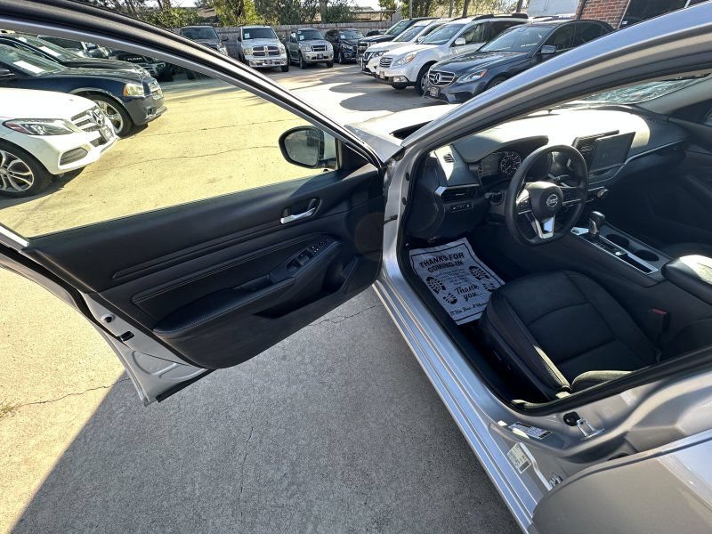 Used 2020 Nissan Altima 2.5 S FWD image 11
