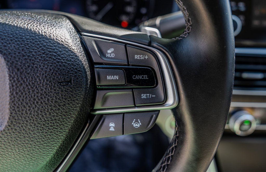 Used 2018 Honda Accord Touring image 17