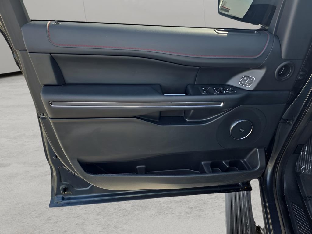 Used 2022 Ford Expedition Max Limited image 11