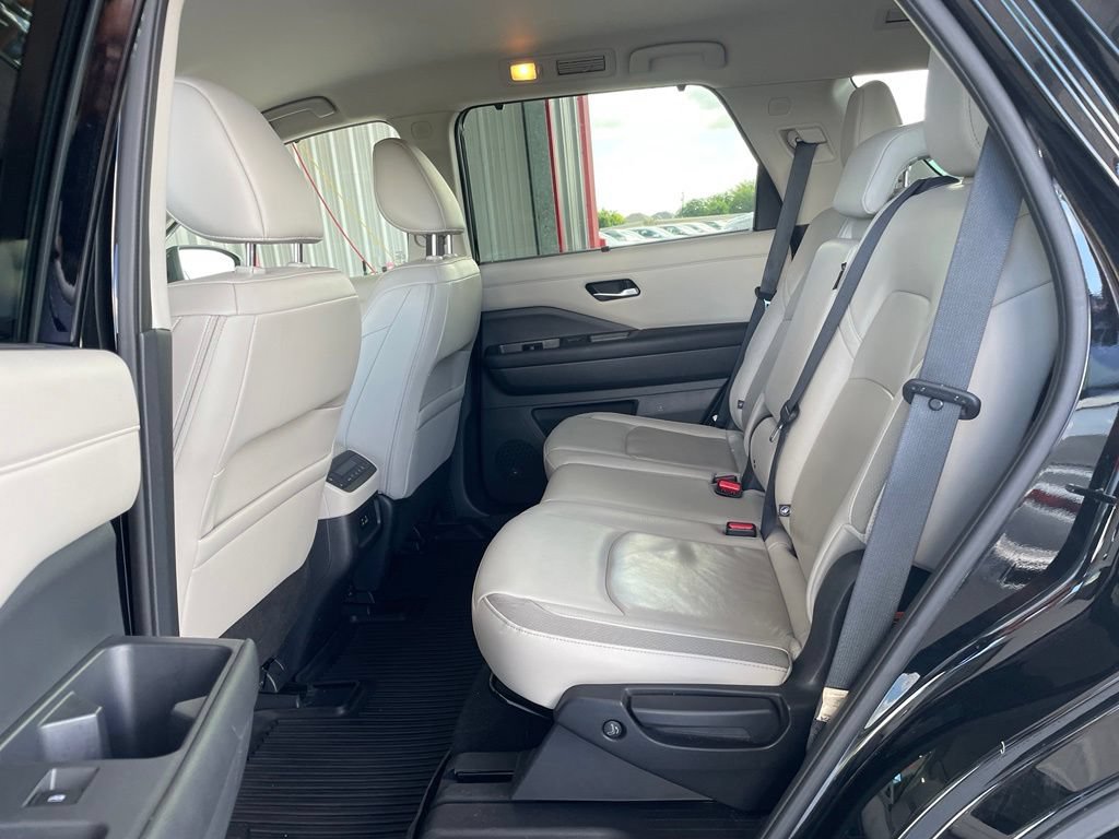 Certified 2023 Nissan Pathfinder SL FWD image 16