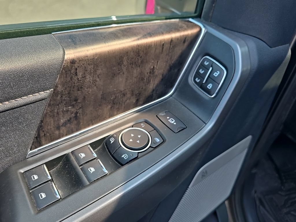 Used 2025 Ford F250 Lariat w/ Black Appearance Package AWD/4WD image 8