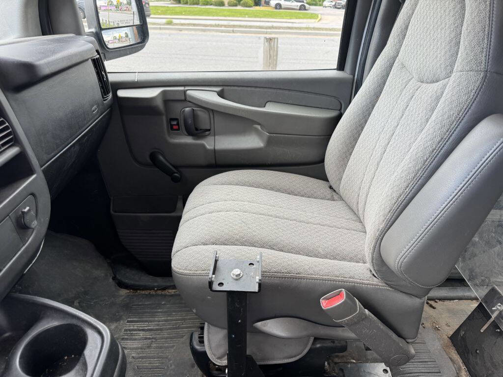 Used 2008 GMC Savana 3500 image 9