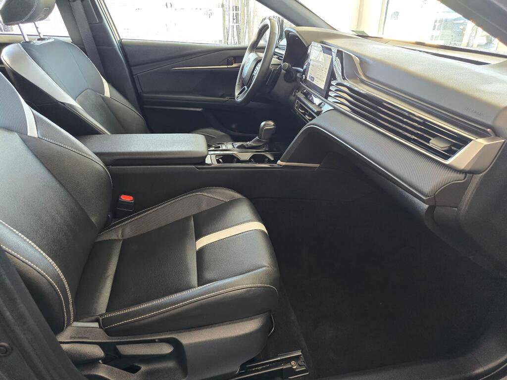 Used 2025 Toyota Camry SE image 44