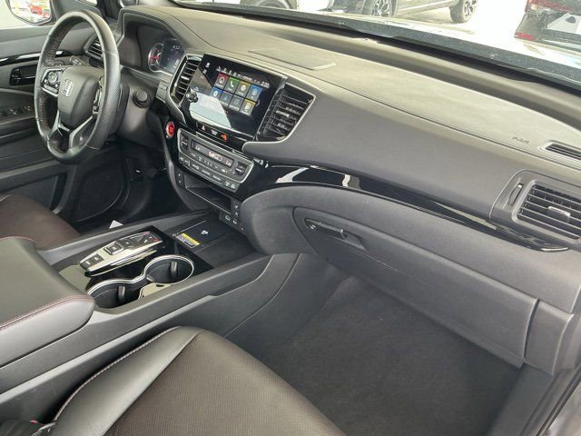 Used 2025 Honda Passport Black Edition image 20