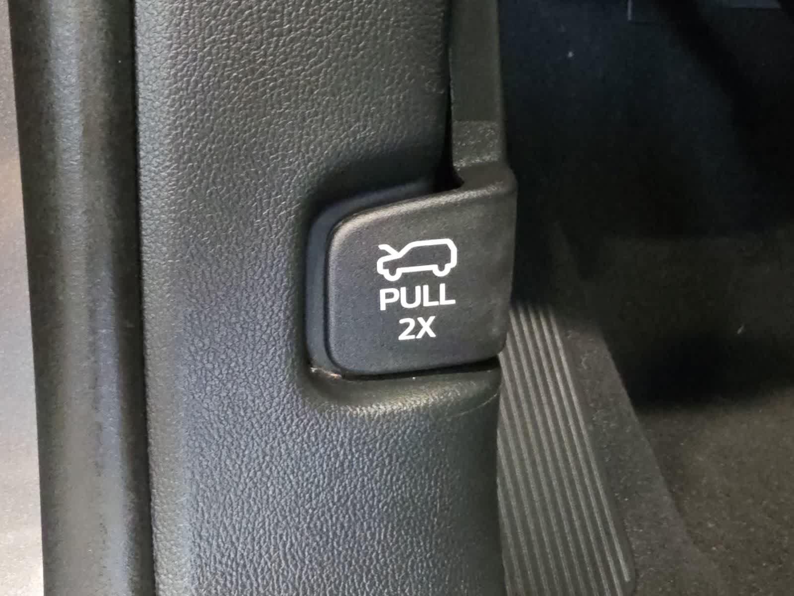 Used 2024 Ford Explorer XLT w/ Equipment Group 202A AWD/4WD image 16