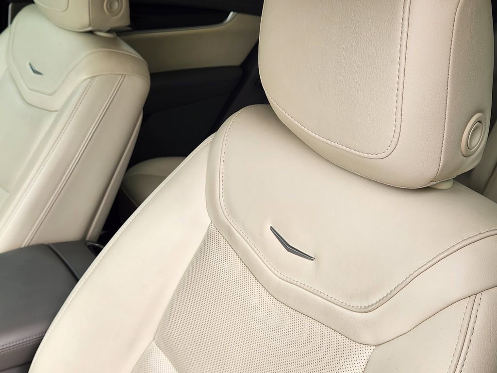 Used 2023 Cadillac XT6 Premium Luxury w/ Technology Package image 16