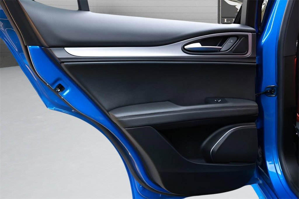 Used 2023 Alfa Romeo Stelvio Veloce image 21