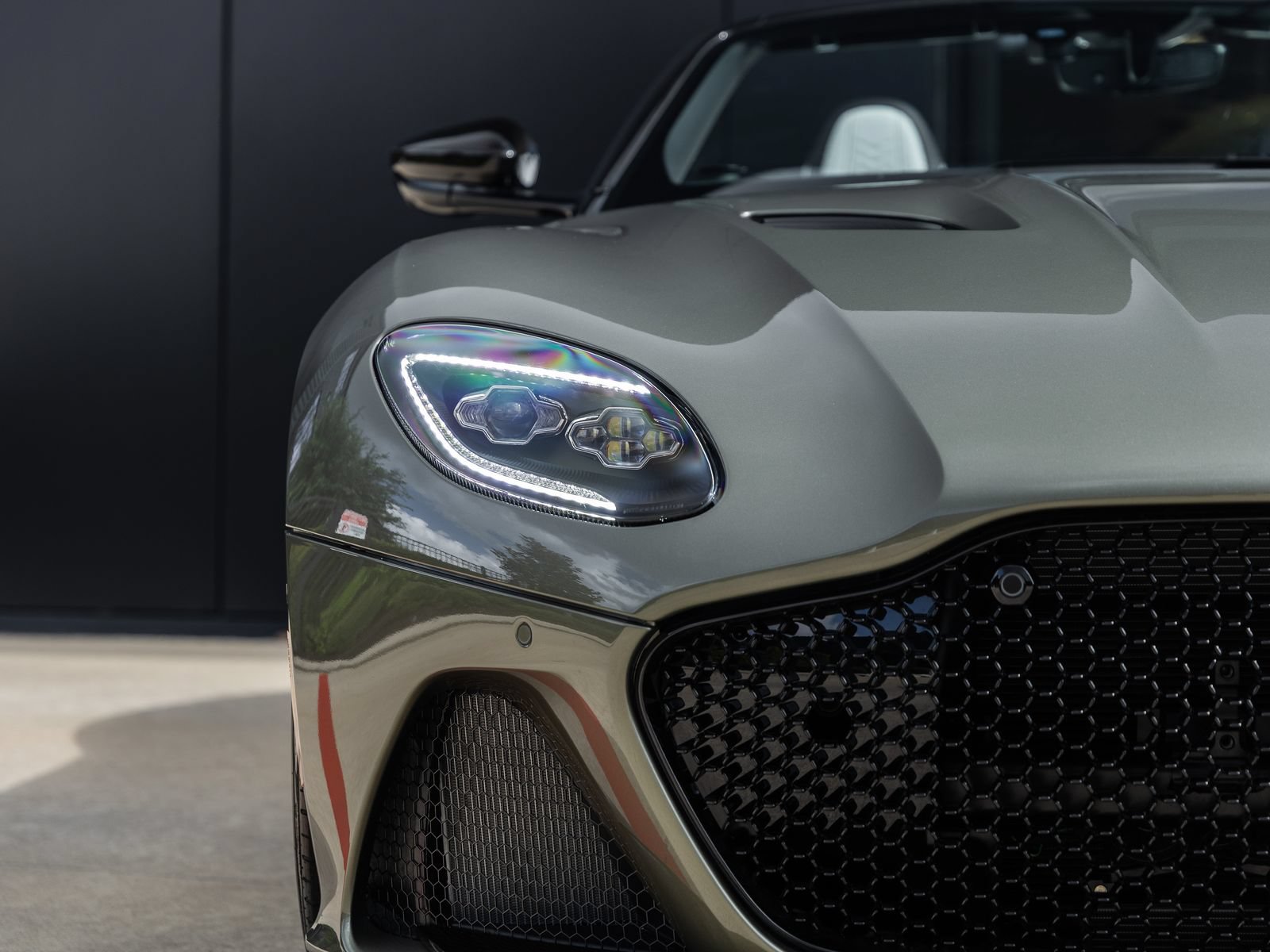 Used 2023 Aston Martin DBS Superleggera Volante RWD image 24