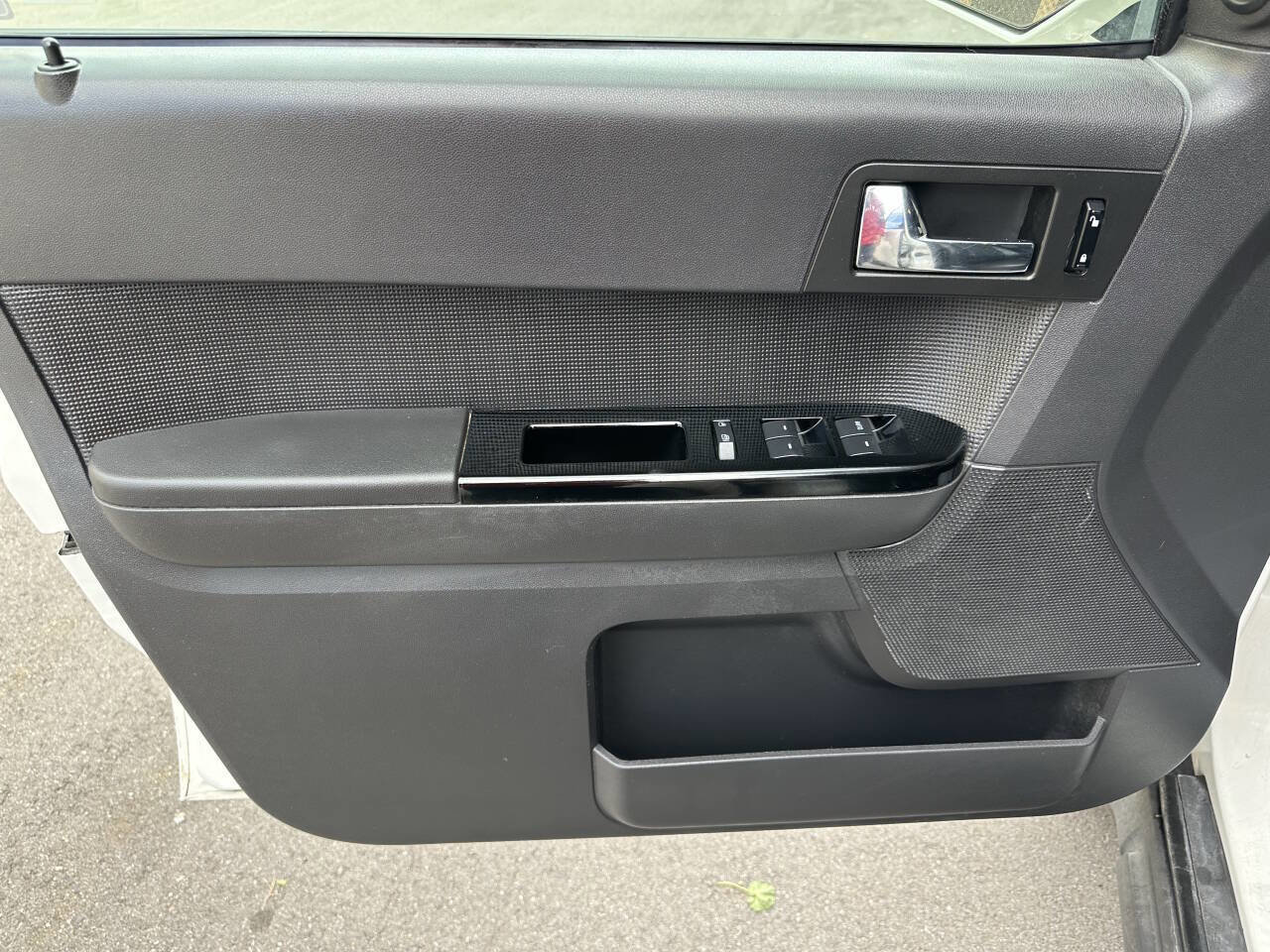 Used 2009 Ford Escape Limited image 12