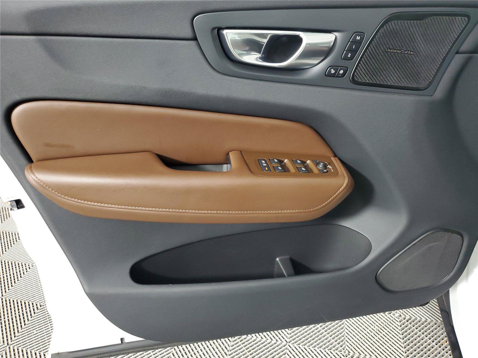 Certified 2023 Volvo XC60 B5 Plus w/ Climate Package FWD image 16