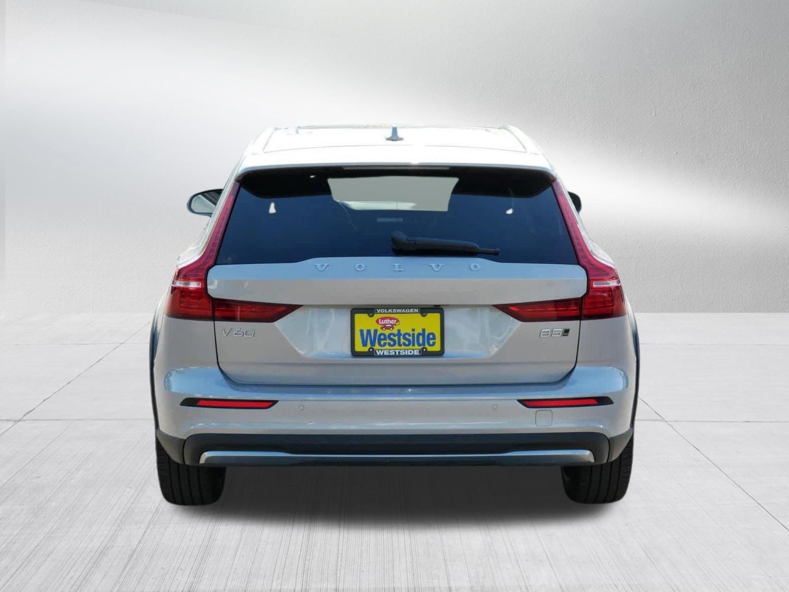 Used 2025 Volvo V60 B5 Cross Country Plus AWD/4WD image 6