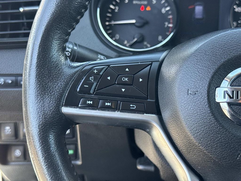 Used 2019 Nissan Rogue SV w/ Premium Package image 32