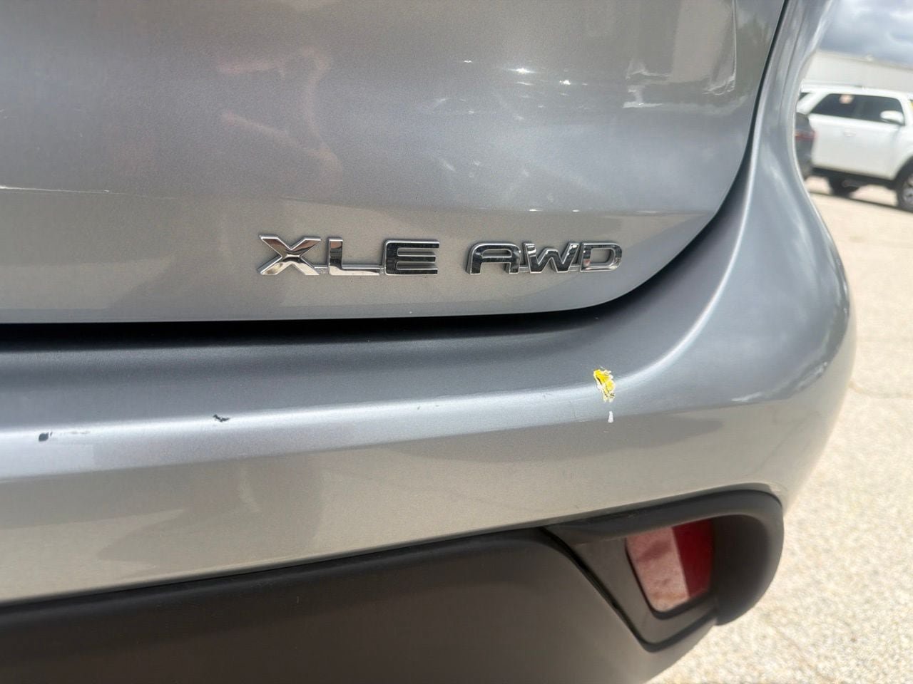 Used 2022 Toyota Highlander XLE AWD/4WD image 13