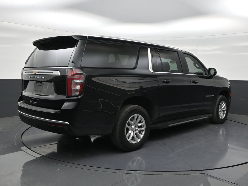 Used 2024 Chevrolet Suburban LS RWD image 5