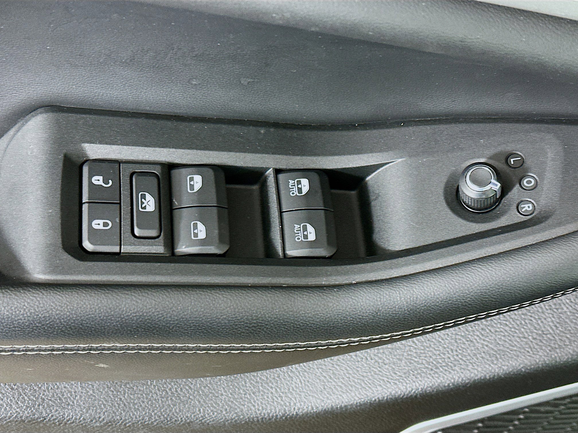 Used 2022 Jeep Grand Cherokee L Limited w/ Luxury Tech Group II image 15