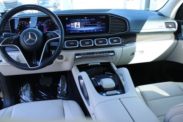 Used 2024 Mercedes-Benz GLS 450 4MATIC image 16