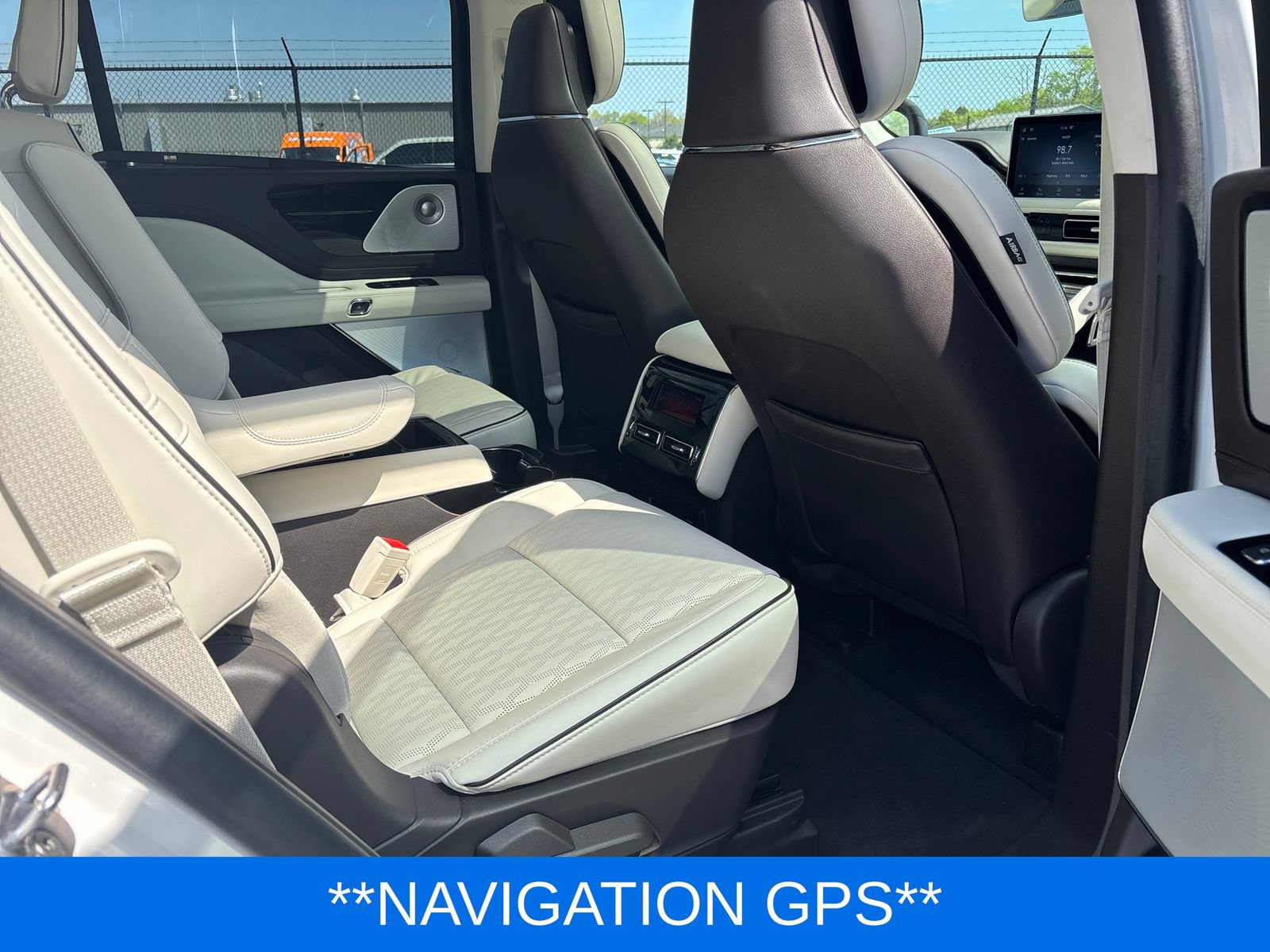 Certified 2024 Lincoln Aviator Black Label w/ Class IV Trailer Tow Package AWD/4WD image 12