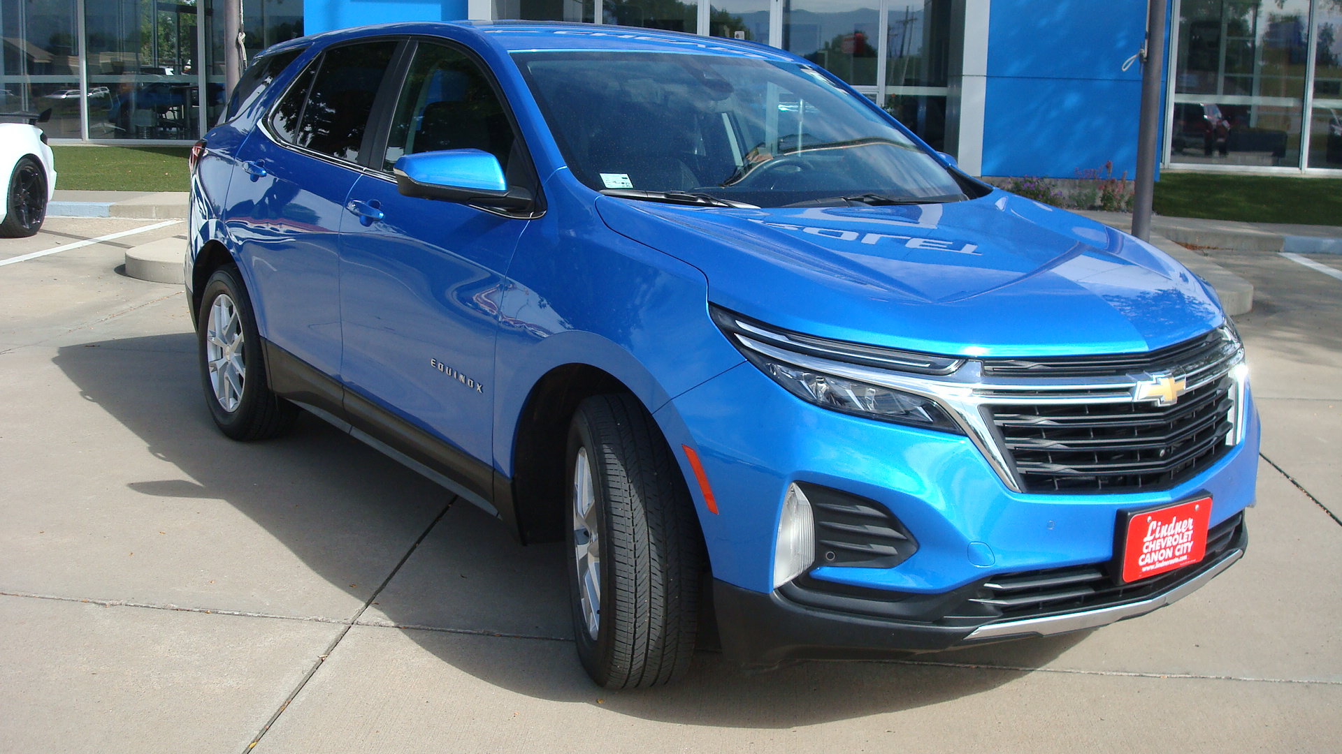 Used 2024 Chevrolet Equinox LT AWD/4WD image 3
