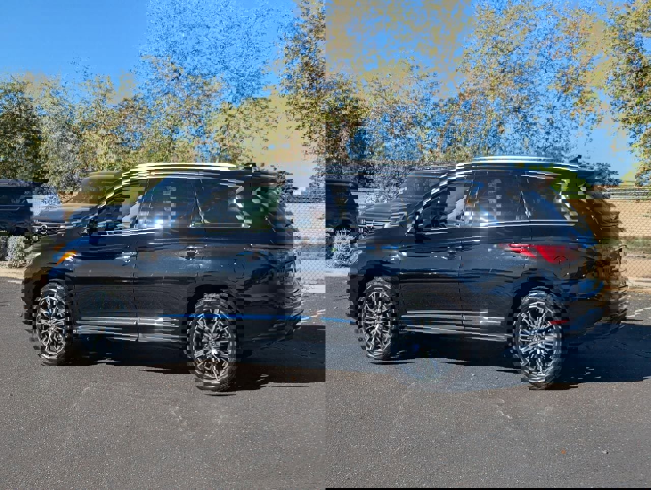 Used 2019 INFINITI QX60 Luxe w/ Essential Package image 4