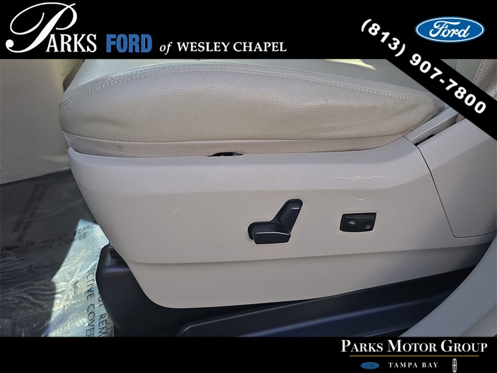 Used 2012 Chrysler Town & Country Touring-L w/ Premium Group image 18