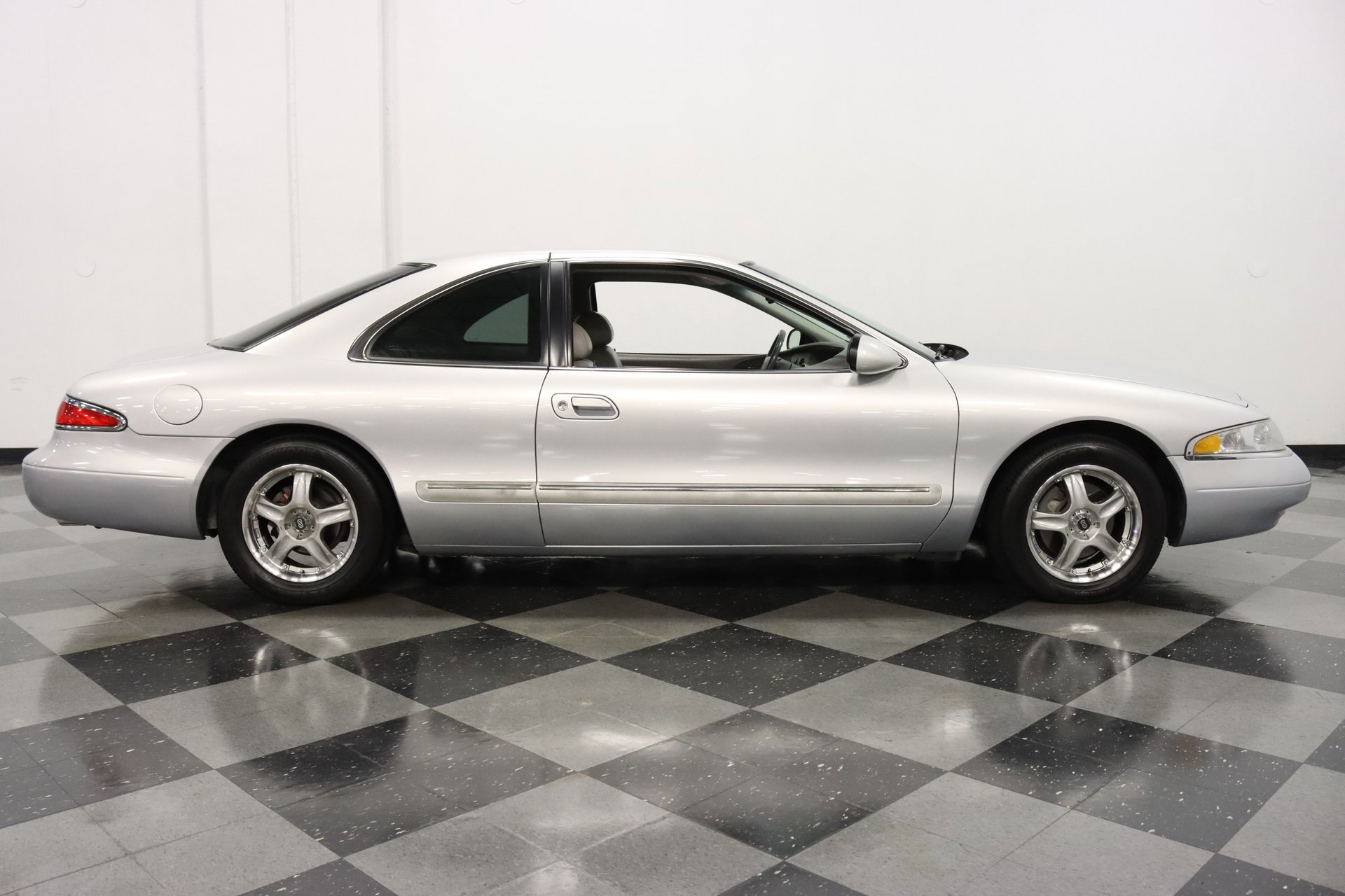 Used 1998 Lincoln Mark VIII RWD image 35