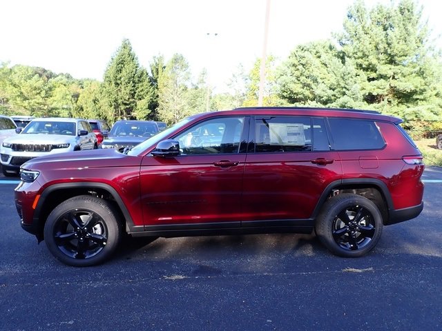 New 2025 Jeep Grand Cherokee L Altitude image 2
