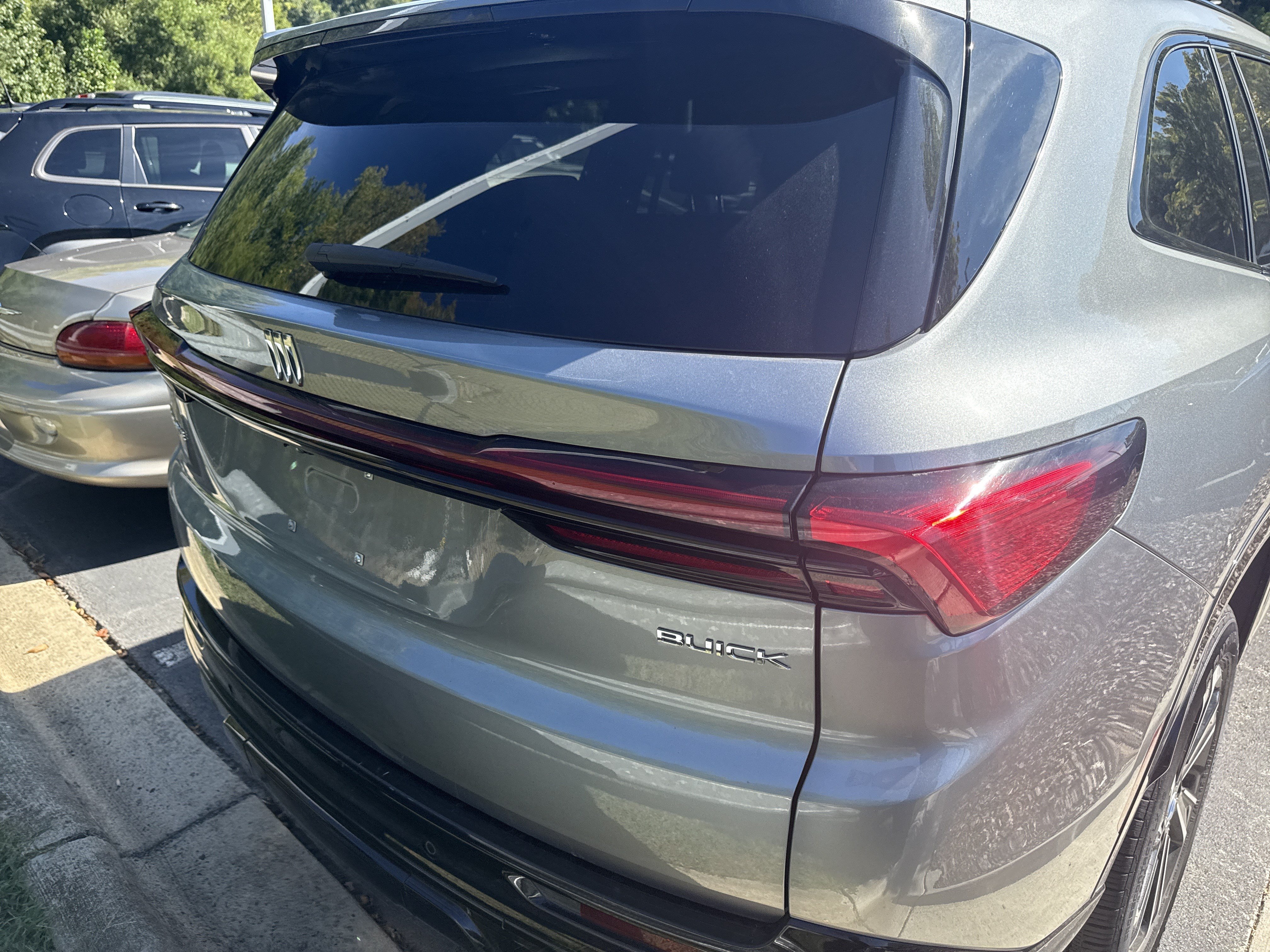 Used 2025 Buick Enclave Sport Touring w/ Power Package FWD image 8
