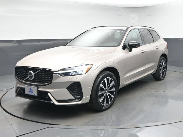 Used 2024 Volvo XC60 B5 Plus w/ Climate Package AWD/4WD image 3