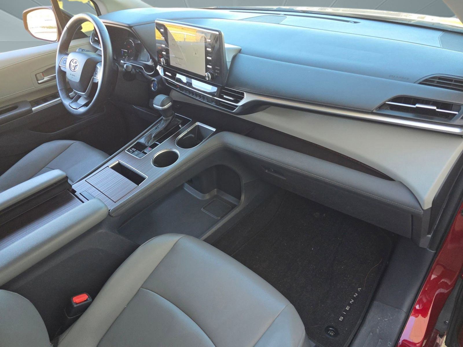 Used 2021 Toyota Sienna XLE image 30