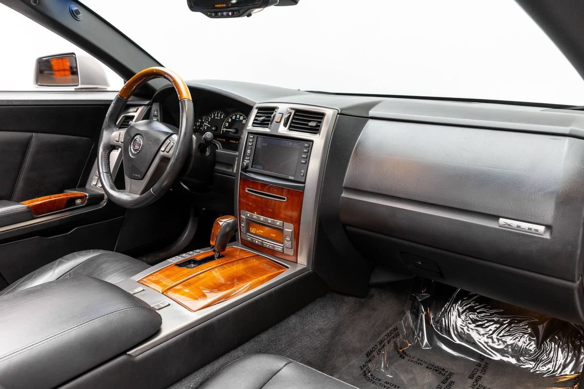 Used 2007 Cadillac XLR RWD image 18