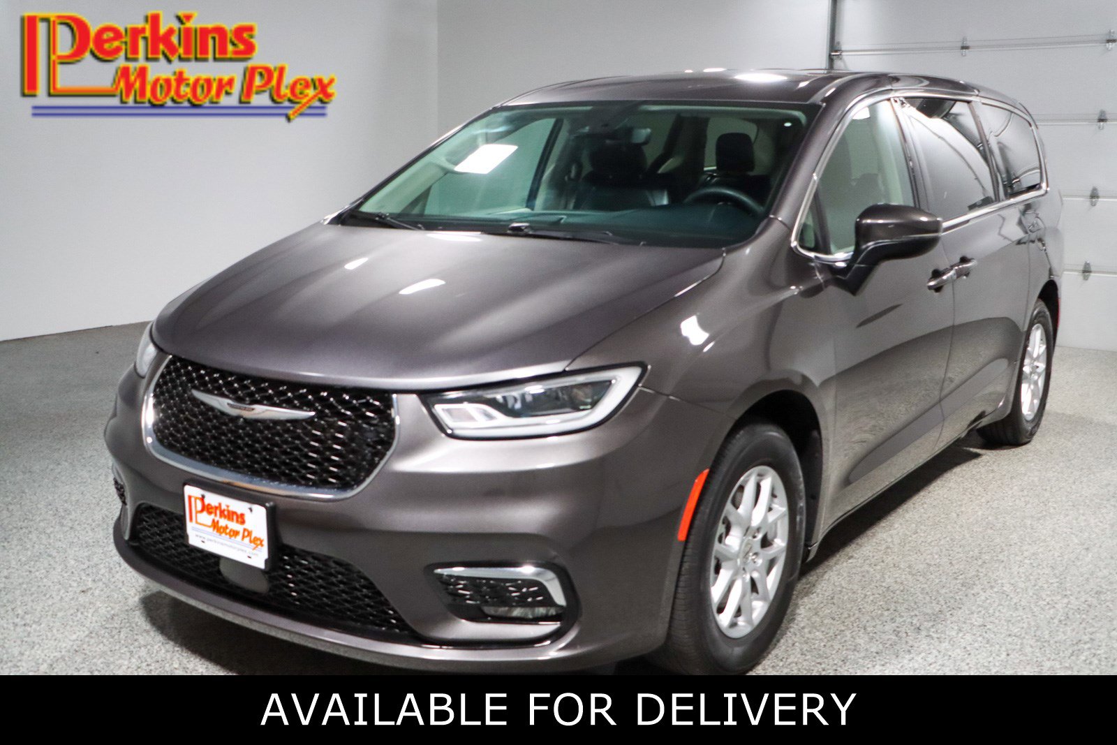 Used 2023 Chrysler Pacifica Touring-L FWD image 1