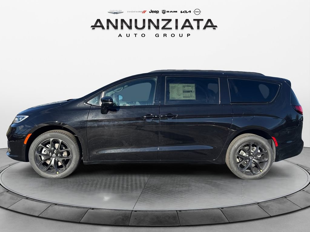 New 2026 Chrysler Pacifica Limited w/ S Appearance Package AWD/4WD image 2
