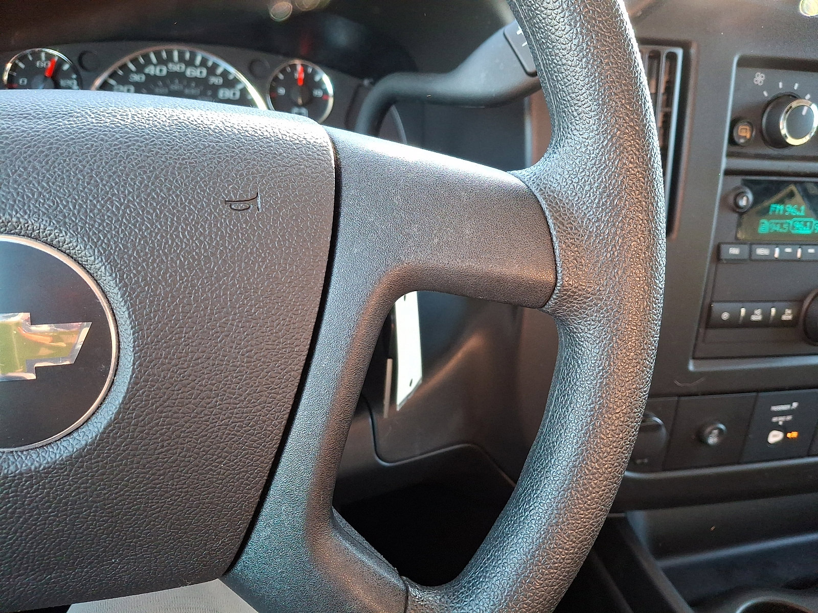 Used 2024 Chevrolet Express 2500 w/ Driver Convenience Package image 18