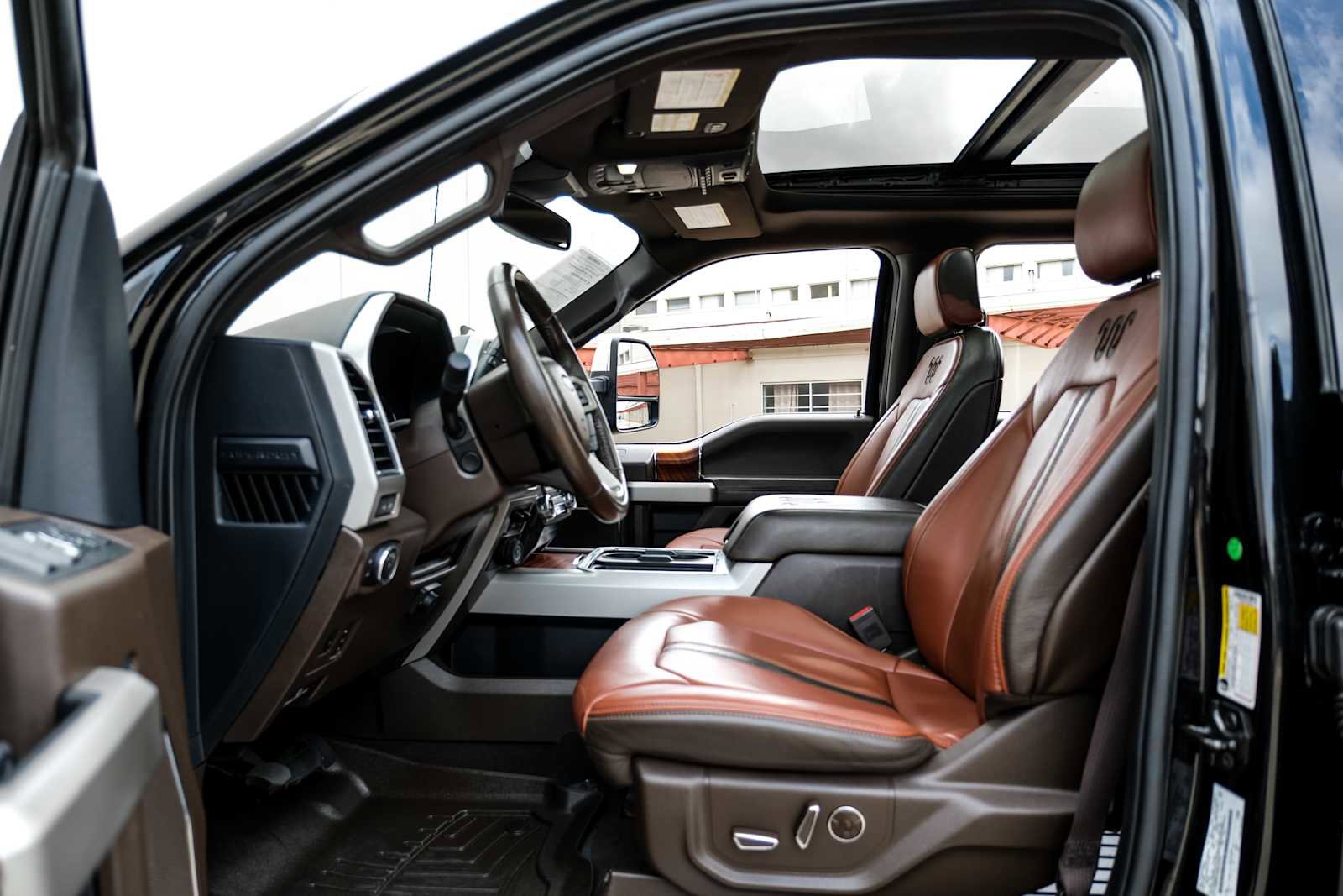 Used 2022 Ford F250 King Ranch w/ King Ranch Ultimate Package image 4