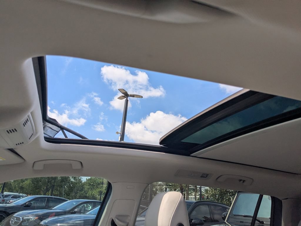 Used 2019 Volkswagen Tiguan SE w/ Panoramic Sunroof Package FWD image 7