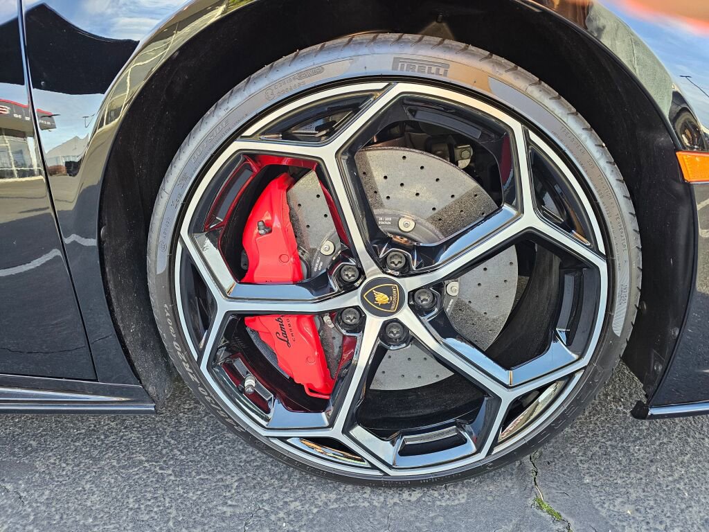 Used 2020 Lamborghini Huracan EVO image 9