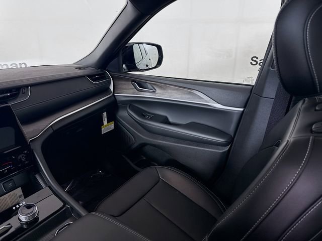 New 2025 Jeep Grand Cherokee L Limited image 24