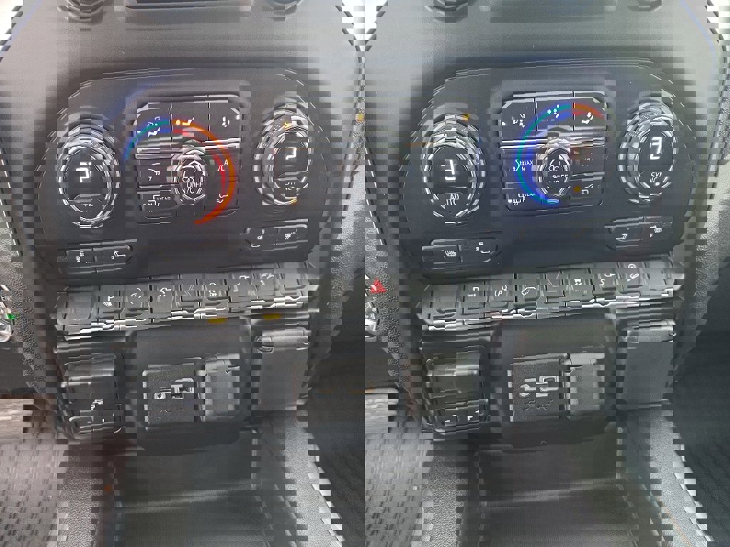 Used 2020 Chevrolet Silverado 1500 RST image 30