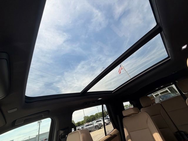 Used 2023 Chevrolet Tahoe Premier AWD/4WD image 34