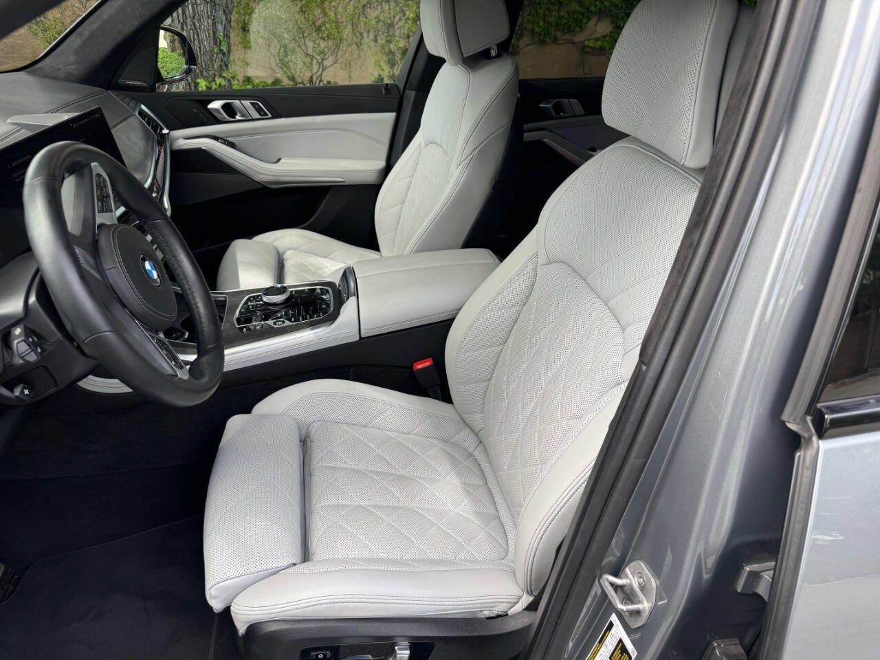 Used 2024 BMW X7 xDrive40i w/ M Sport Package image 15