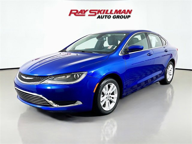 Used 2017 Chrysler 200 Limited Platinum image 3