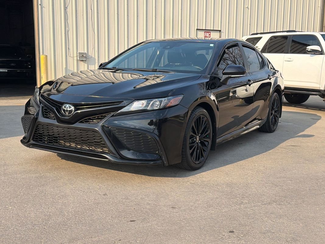 Used 2022 Toyota Camry SE w/ Carpet Mat Package (TMS)