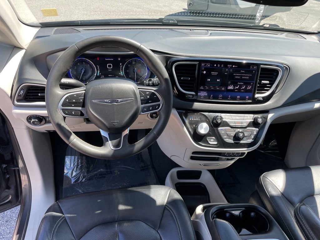 Used 2022 Chrysler Pacifica Touring-L FWD image 24