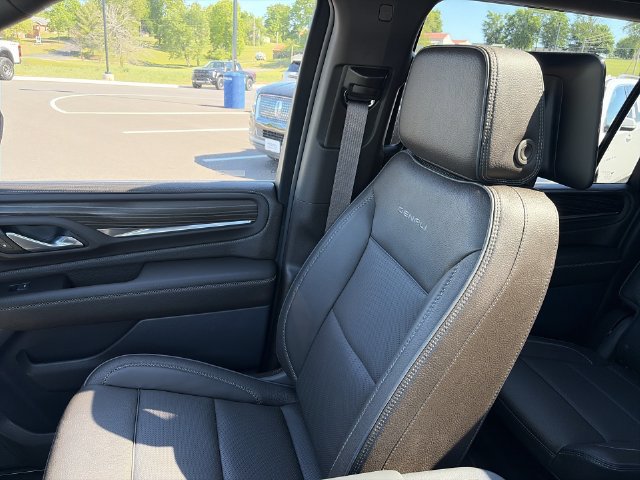 Used 2024 GMC Yukon XL Denali w/ Denali Reserve Package AWD/4WD image 25