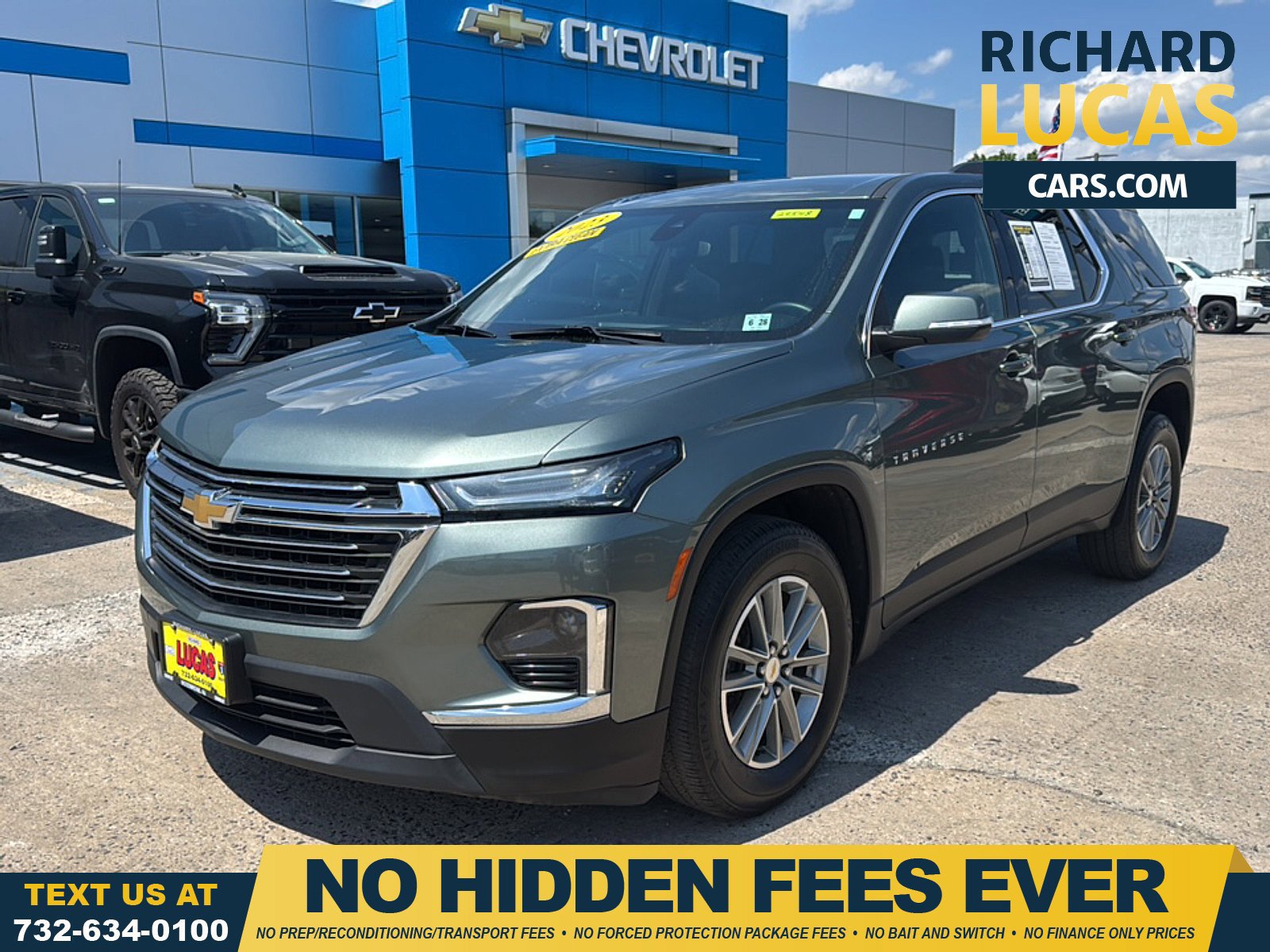 Used 2023 Chevrolet Traverse LT